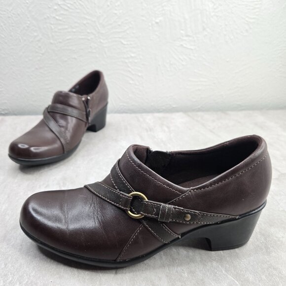 Clarks Comfort Ankle Booties Sz 7 Brown Leather Low Heel Preppy Work Shoe Boots - Picture 1 of 11